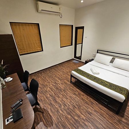 Hotel Kumkum Mumbai  Buitenkant foto