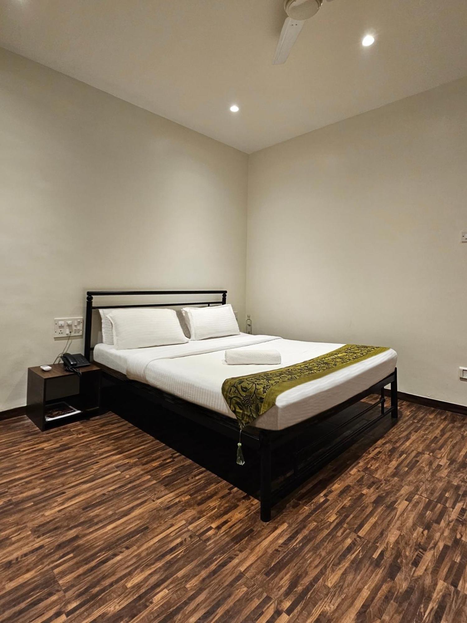 Hotel Kumkum Mumbai  Buitenkant foto