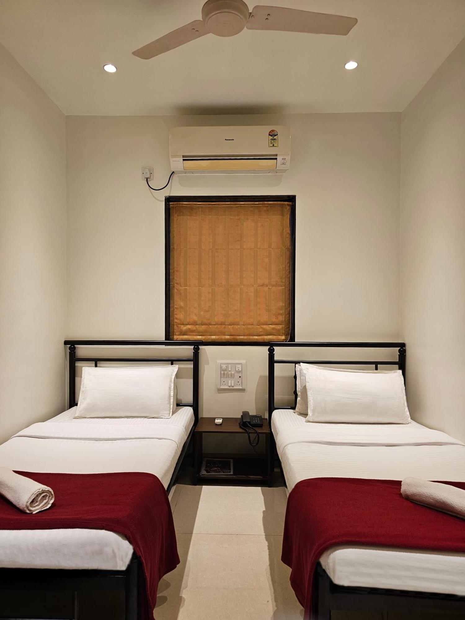 Hotel Kumkum Mumbai  Buitenkant foto