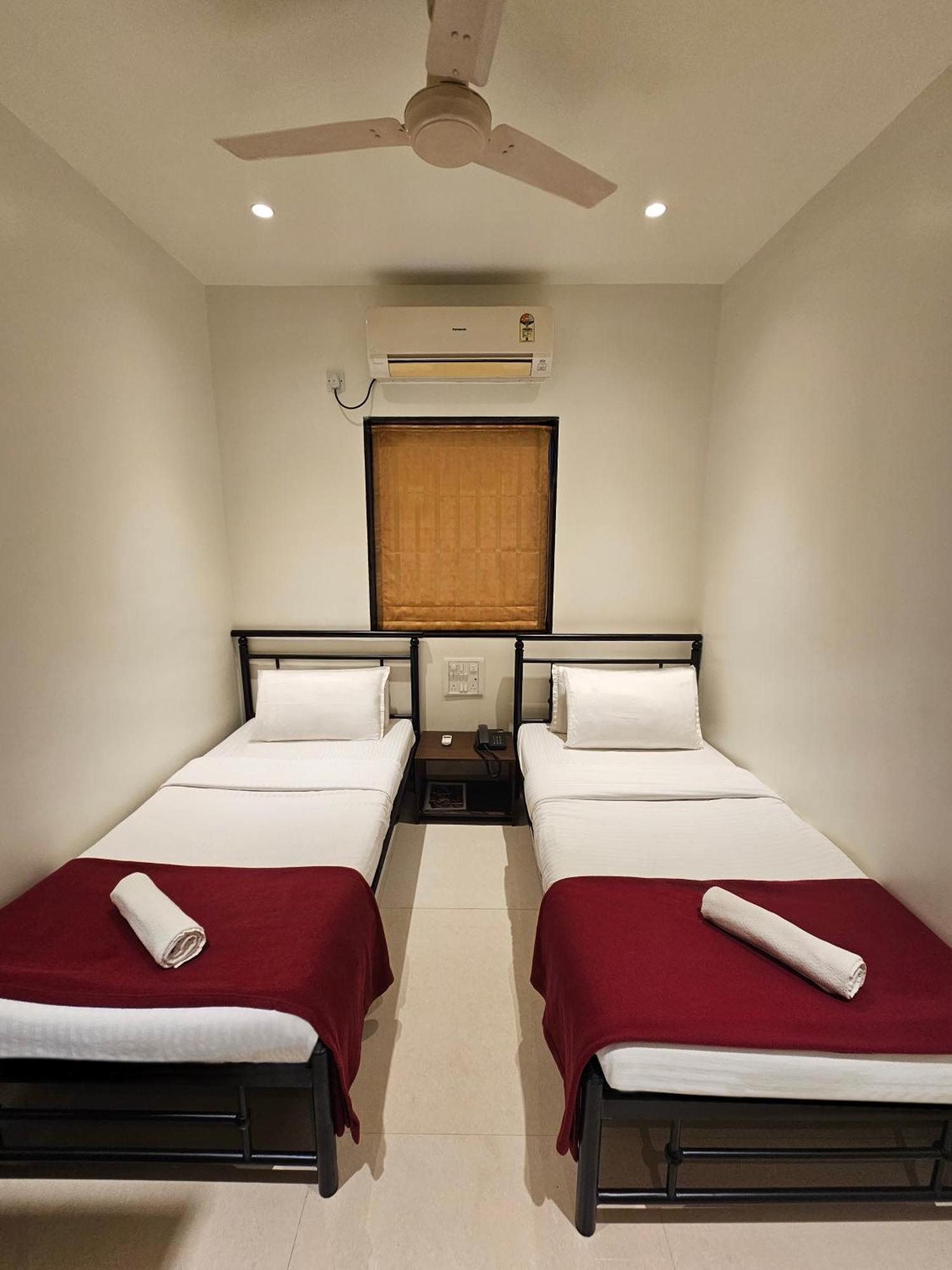 Hotel Kumkum Mumbai  Buitenkant foto