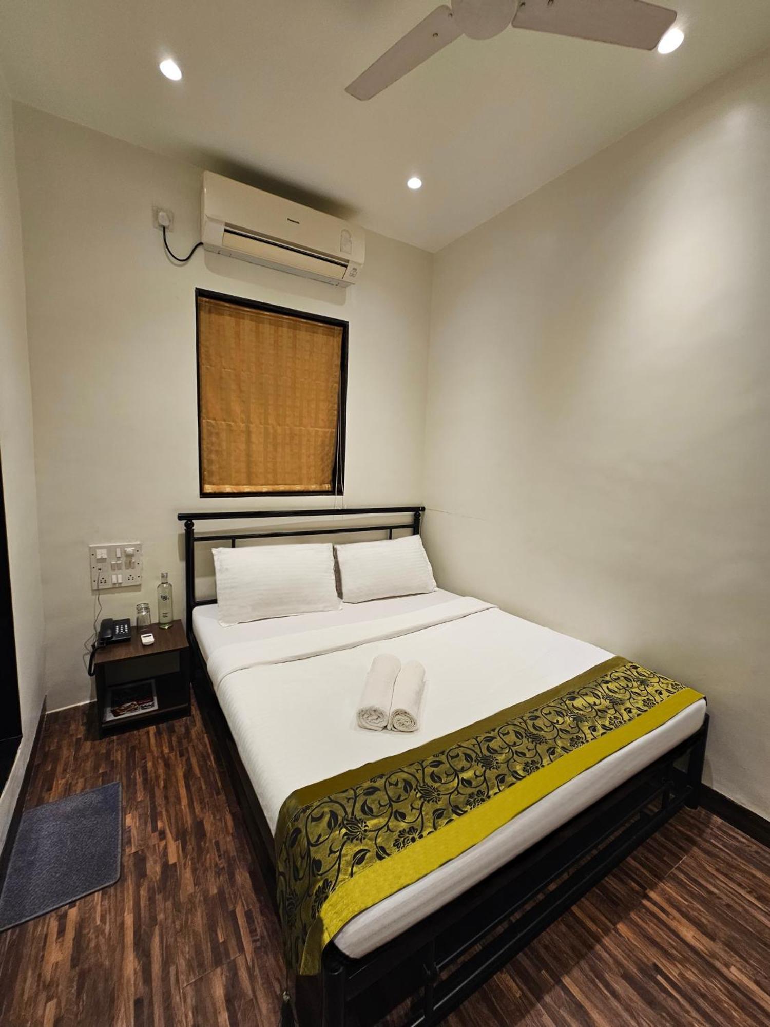Hotel Kumkum Mumbai  Buitenkant foto