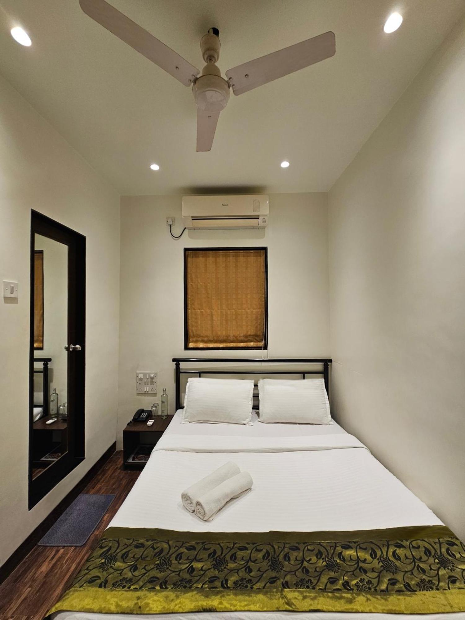 Hotel Kumkum Mumbai  Buitenkant foto