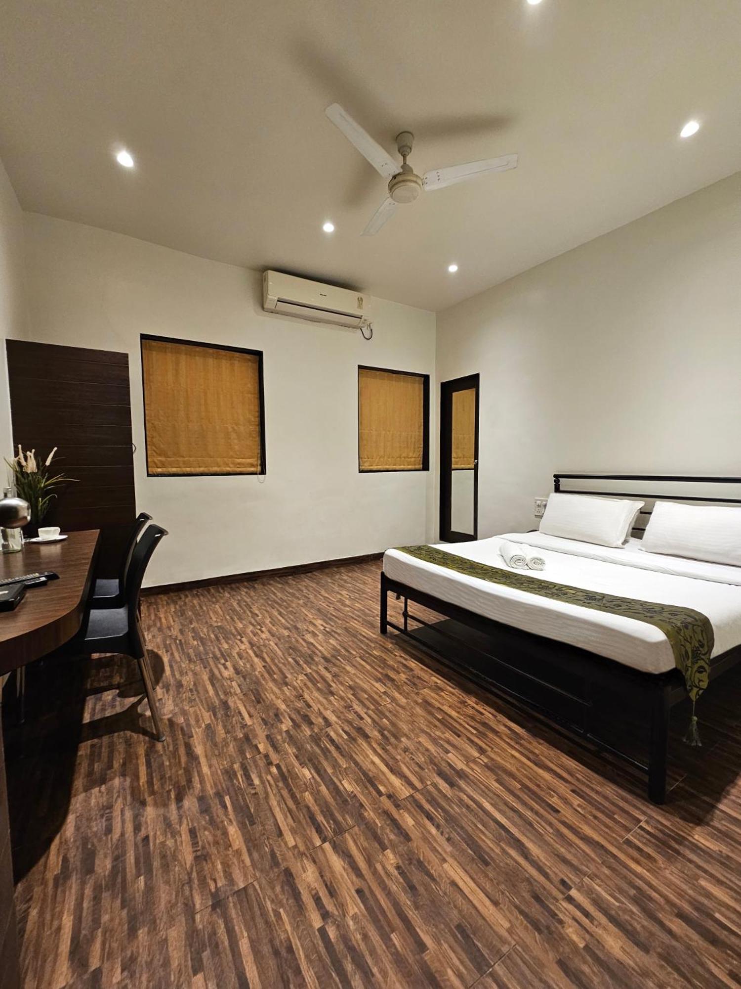 Hotel Kumkum Mumbai  Buitenkant foto