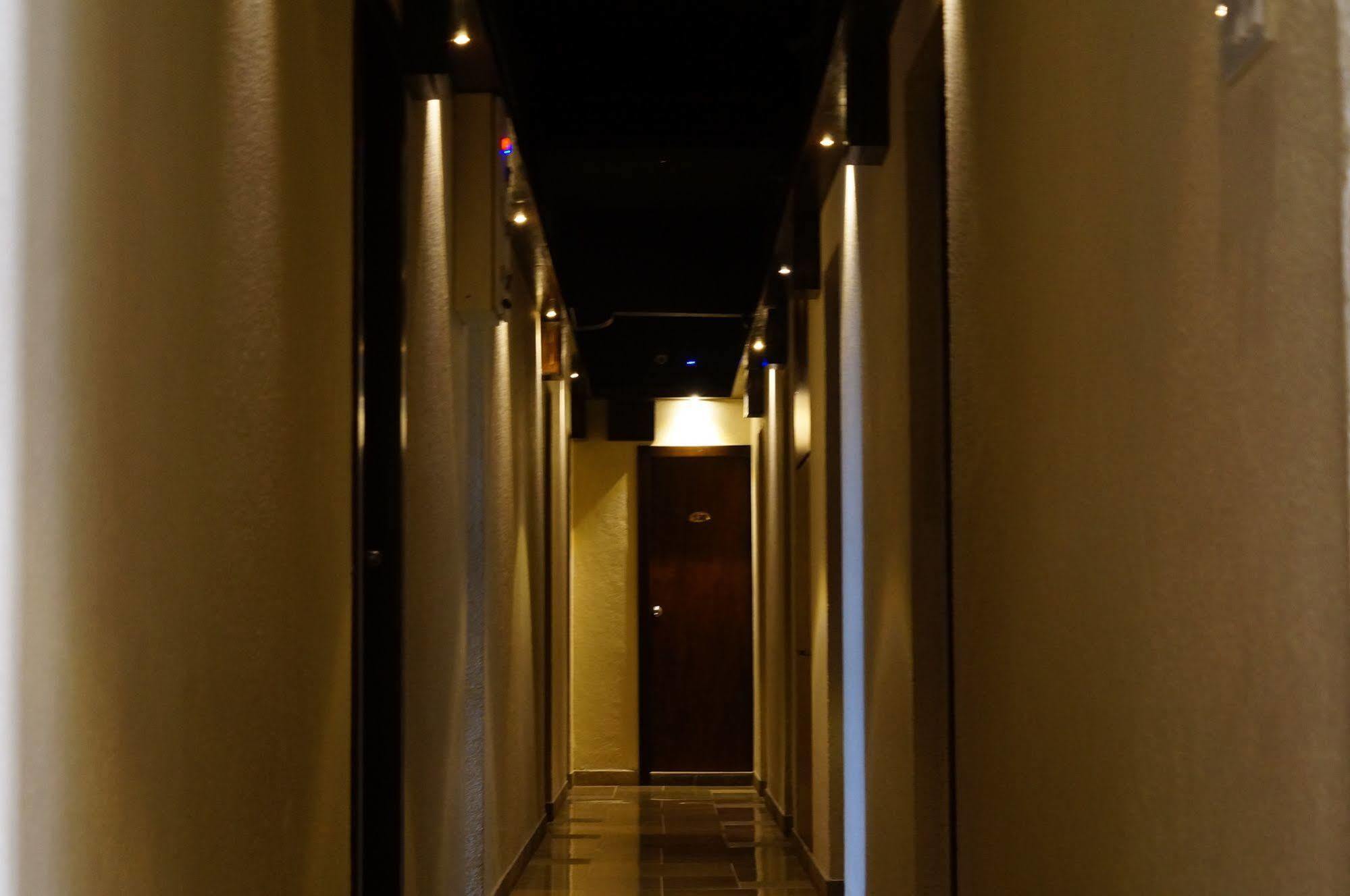 Hotel Kumkum Mumbai  Buitenkant foto